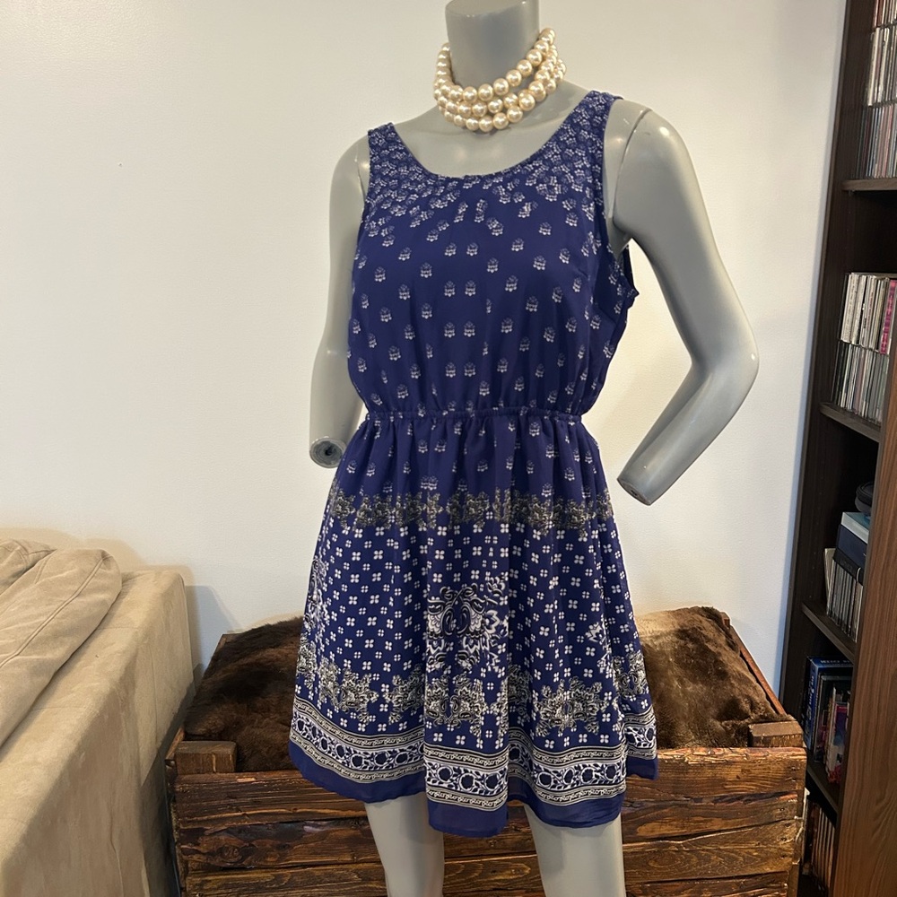 Beautiful Divided Blue and White Scoop Neck back cut out Sundress❤️12